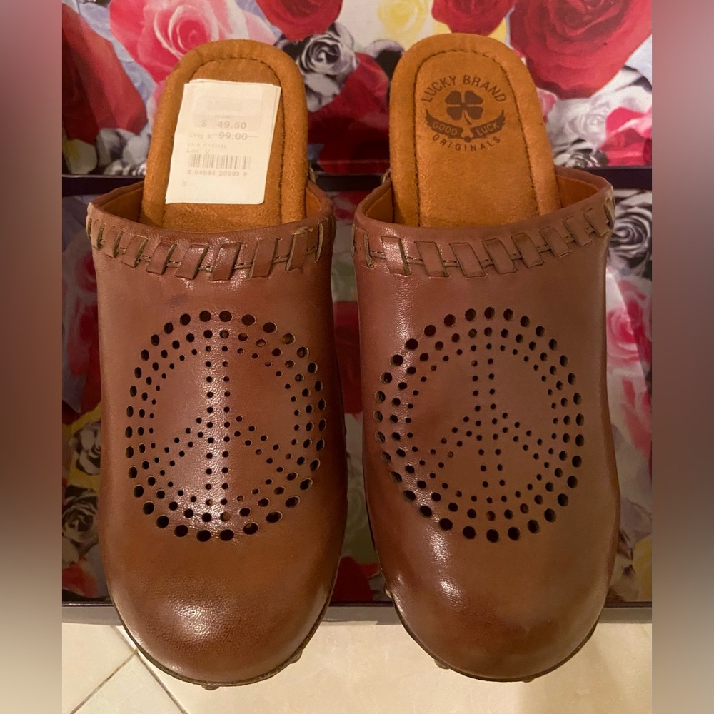 LUCKY BRAND  BROWN LEATHER CLOGS ☮️ SIZE 6